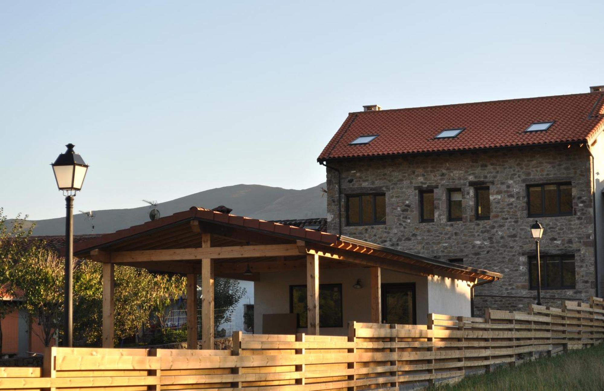 Ucieda Apartamentos Cuatro Aguas מראה חיצוני תמונה
